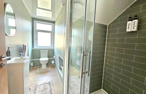 Newly Renovated Gem - Free Parking & Modern Comfort - Foto 41