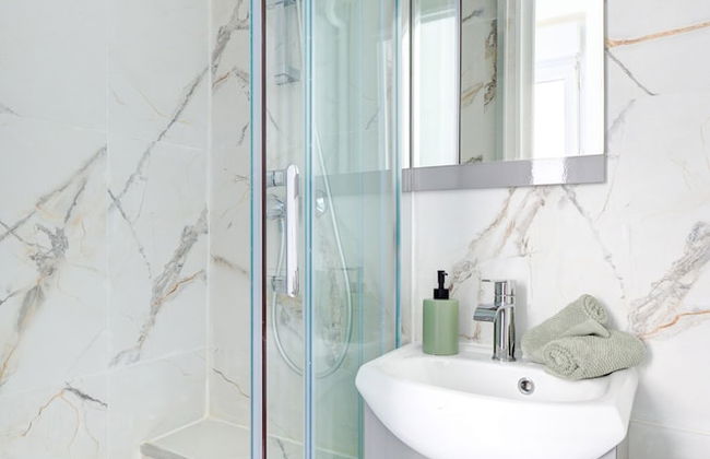 Cozy 1BR Apartment Near Notre Dame - Foto 21