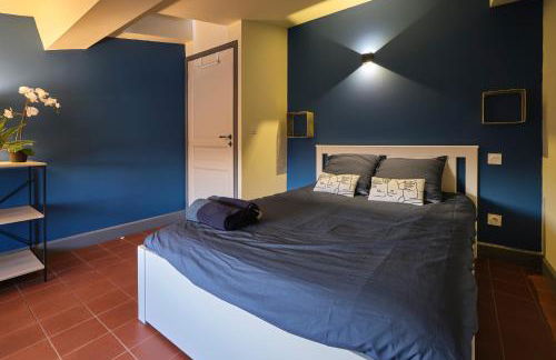 AUTOUR DU CHATEAU - Foto 7