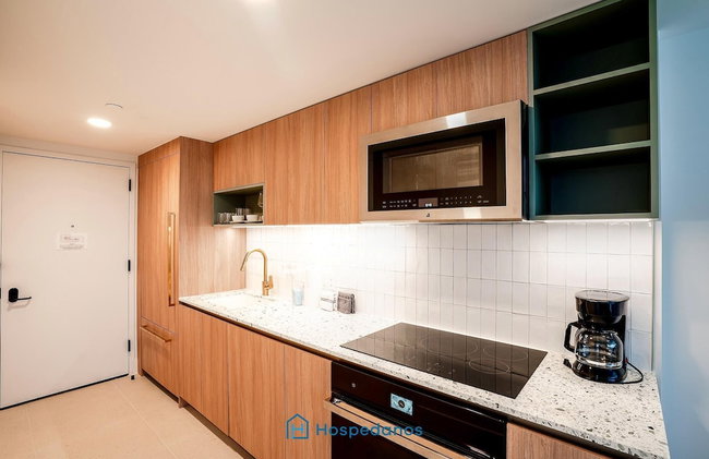 Apartment in New Luxury Condo in Downtown - Photo 19