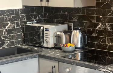 Lux Style Homes -1 BED APARTMENT close to City Centre - Free WIFI - Free Parking - Smart TV - Full Kitchen - Self Check In - Foto 13