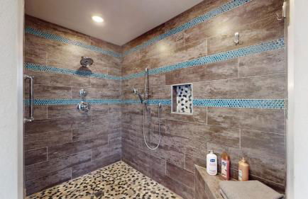 Beautiful Modern Home with Pool in Prime Strip Location - Foto 22