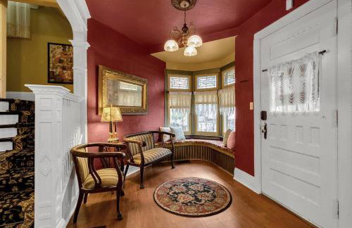 5BR Family Victorian Walk2Falls KingSuite Gameroom - Foto 9