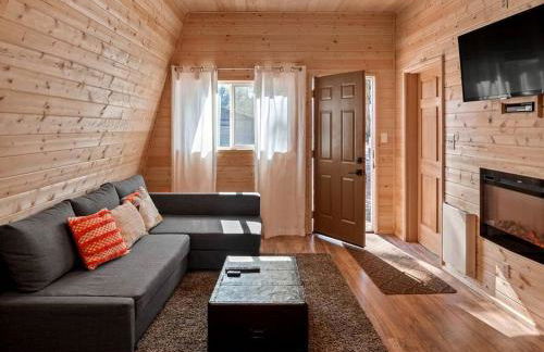 Incredible Sunset at Beachfront Glamping Cabin on Private, Herron Island with Fire Pit and Kayaking near Olympia, Washington - Foto 17