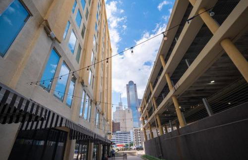 Luxury Downtown Loft Getaway with Gym, Pool, Game room - Foto 35