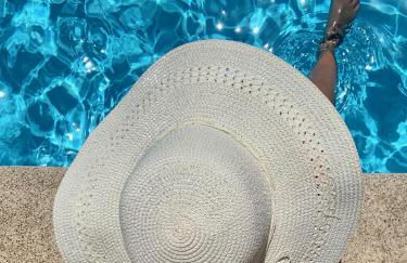 Villa with a big garden and heated pool - Photo 11