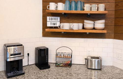 Pool House, Short Drive to Beach, Grill, Smart TV - Foto 9