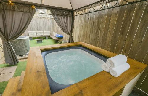 Galleria Comfort 3BR King Bed Private Jacuzzi and Garage - Foto 2