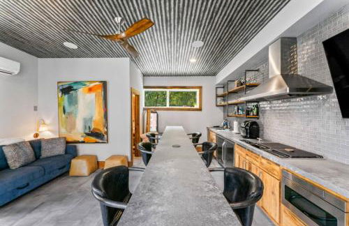 Amazing Rooftop Patio Overlooking street - Foto 20