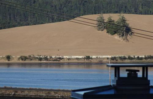 Dunes Coastal Getaway - Photo 7