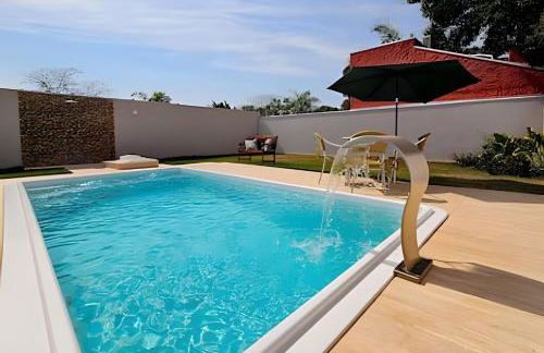 Casa ampla e confortável. Piscina e churrasqueira. - Foto 1