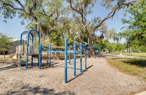 2 Mi to Riverwalk Palmetto Gem with Fire Pit and BBQ - Photo 22