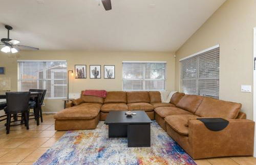 Luxe Desert-Chic 3BR with Heated Pool, Spa, and Grill - Foto 17