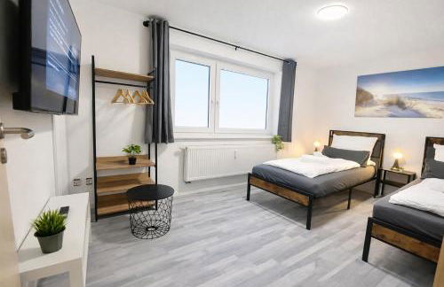 STN Kocherwald Suite - Ferienwohnung mit 4 Schlafzimmer, 8 Big Beds, Parkplatz & Balkon, Highspeed WLAN, Netflix Premium, Zentral zu Audi & Schwarz Gruppe - Foto 23