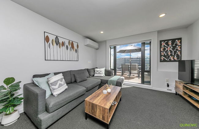 Balcony+Parking 3BR Gem Near Arena | Zodiak Stays - Foto 1