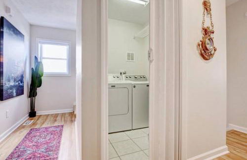 Bombastic Home - Steps to Beach - GameRm - Hot Tub - Pet Friendly - Foto 56