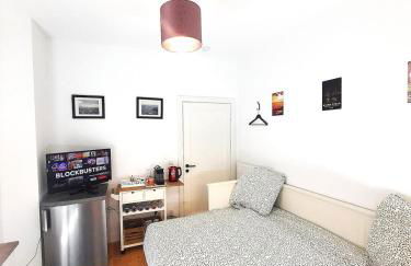 Central Private Cozy Room w own entrance, Spacious Bathroom, on-site parking - Foto 9