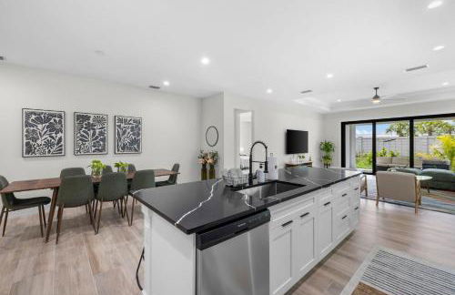 Naples Getaway by Beaches & Pickleball Courts - Photo 29