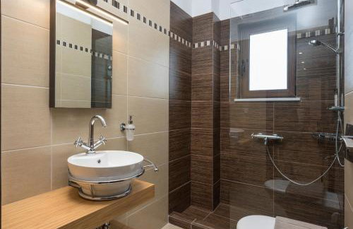 Villa Wisdom - Elegant & Homely with Pool, Galatas - Photo 42