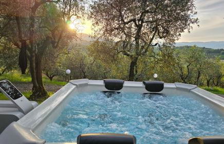 Villa panoramica con Jacuzzi privata tra Firenze & Lucca ,3 camere, 4 bagni - Foto 15