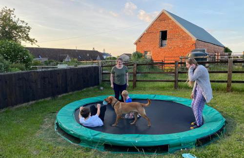 Rew Farm Country and Equestrian Accommodation - Sunset Lodge - Photo 29