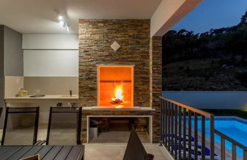 Luxe villa with pool, jacuzzi, and sauna - Foto 32