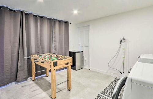 Upscale Waterbury Retreat with Indoor Hot Tub! - Foto 22