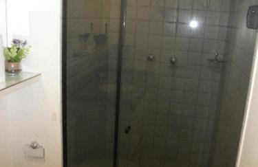 NA BEIRA MAR DE PAJUCARA- EDIF NEO- APARTAMENTO QUARTO E SALA- TEM VARANDA - VISTA LATERAL DO MAR- RUA JULIO PLECH FILHO 60 ESQUINA COM AVENIDA DOUTOR ANTONIO GOUVEIA - CONSUMO ELETRICO É PAGO No CKECK-OUT 1KWH É 1,35 REIAS - Foto 26