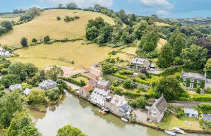 Duck Cottage - Waters Edge, Exclusive Village Location - Photo 38