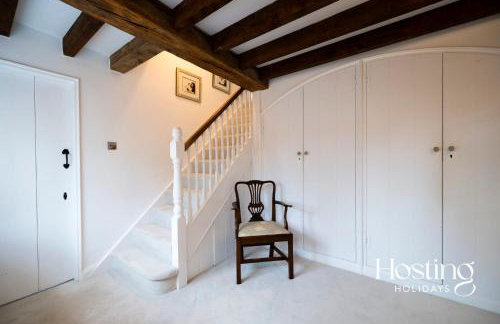 Stable Annex Bisham - Vibrant 1 Bed With Parking - Photo 15