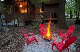Cozy Cabin at Poconos With Hot Tub and Fire Pit - Foto 32