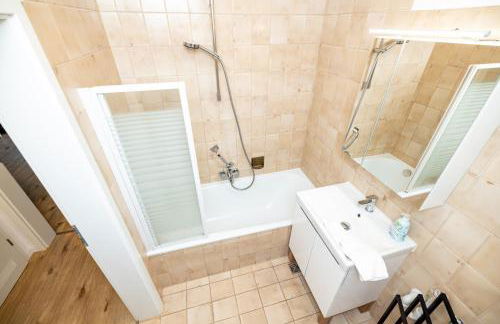 Ruhiges Apartment mit Stellplatz nahe Innenstadt & Main - Foto 14