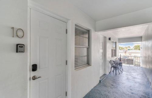 Bayview Regency Apartments By Lowkl - Photo 16