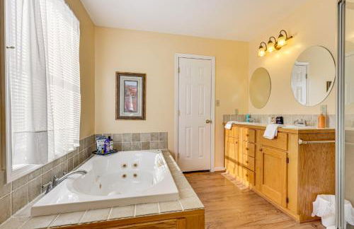 Family Home with Game Room and Decks in Etlan! - Foto 20