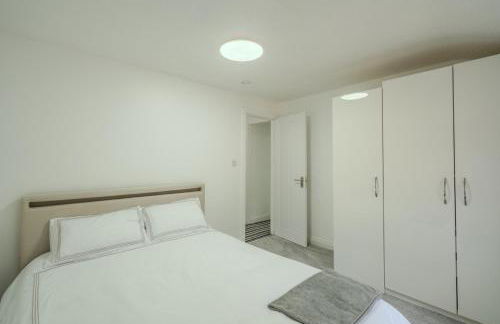 Modern 4-Bed Retreat in Prestwich, Perfect for Weekend Getaways - Foto 21