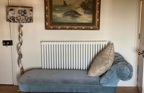 Duke of Monmouth penthouse luxury apartment Lyme Regis 3 bedroom parking Hot tub Garden dog friendly - Photo 17