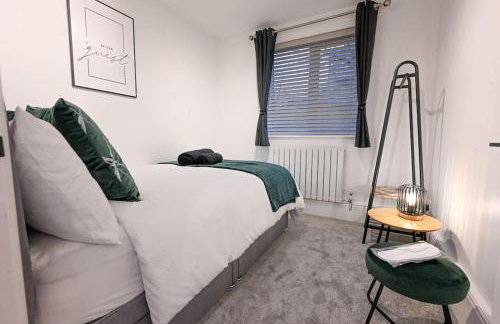 Luxury 2 Bed Maisonette with Parking Near Tube - Foto 24