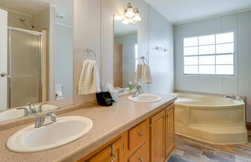 Lake Conroe Bliss Waterfront Home with Boat Ramp - Foto 16