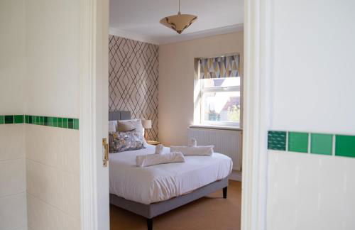 4x Bed Elegant Home with Parking - Photo 22