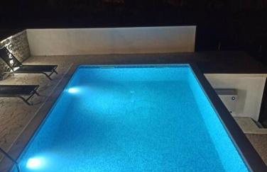 Mila and Jurija Formenti 2 apartments in heart of nautic marina, with heated swimming pool May till October, bikes, Sup, kajak, free parking in our garden - Photo 10