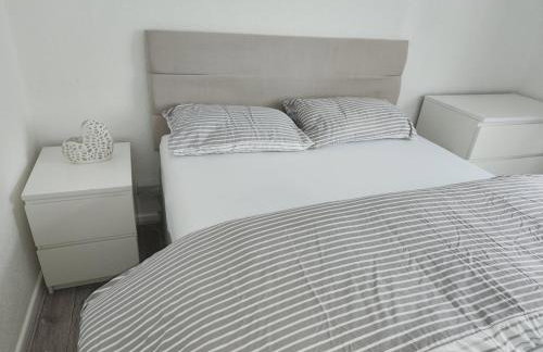 Beautiful two Bedroom house Entire house - Foto 8