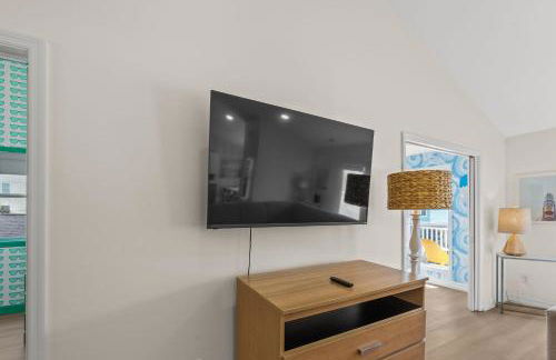 Sunshine House #1-Selfie-Friendly - Steps to Beach - Foto 60