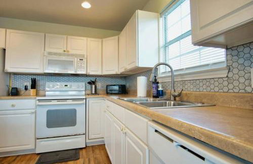 Seabreeze Sueños ※ Surfside Abode a Walk to Beach - Foto 17