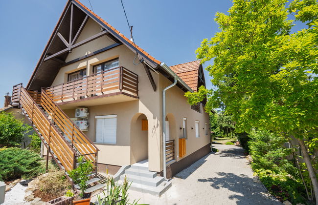 3 bedroom Apartment in Balatonlelle with garden and terrace - Photo 1