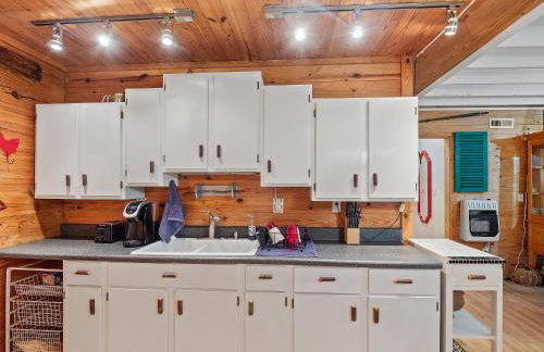 Wonderland Cabin - Enchanting Lakeside Sanctuary - Foto 12