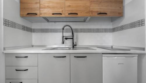 -Free Pool, Beach and Parking- Deluxe Apartment - Foto 5, stove