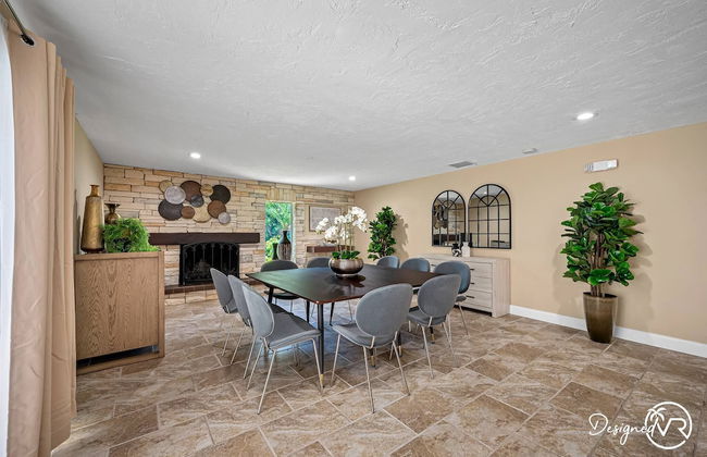 8BR Villa with Heated Pool Near Beach - Foto 75