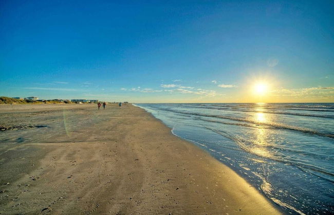 Oceanfront Condo w/ Private Balcony Pool + Tennis Bubbly Blew by Avantstay - Foto 47