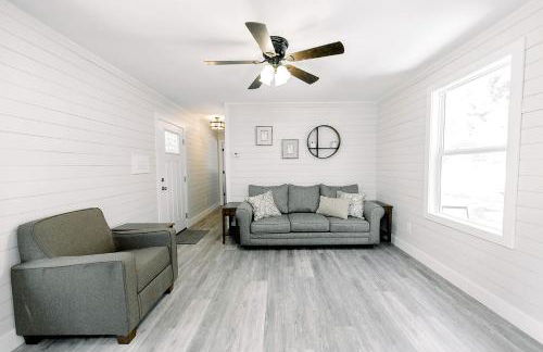 Charming Cabin in the Woods - Peaceful Glamping Spot near Owensville, Missouri - Foto 2