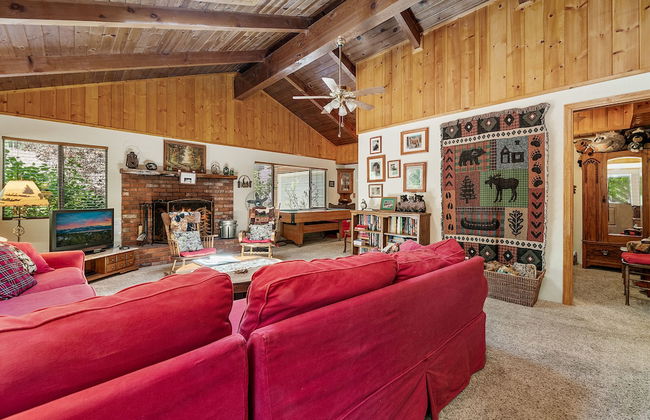 Catalina Retreat -Cozy mountain home in a tree filled neighborhood, plenty of games and a hot tub! - Foto 31